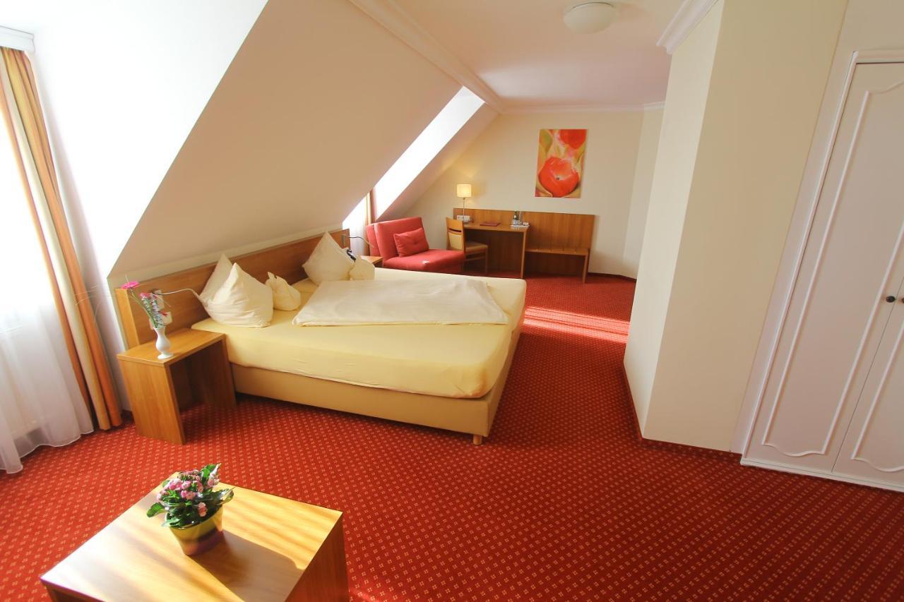 Abasto Hotel Eichenau Екстер'єр фото