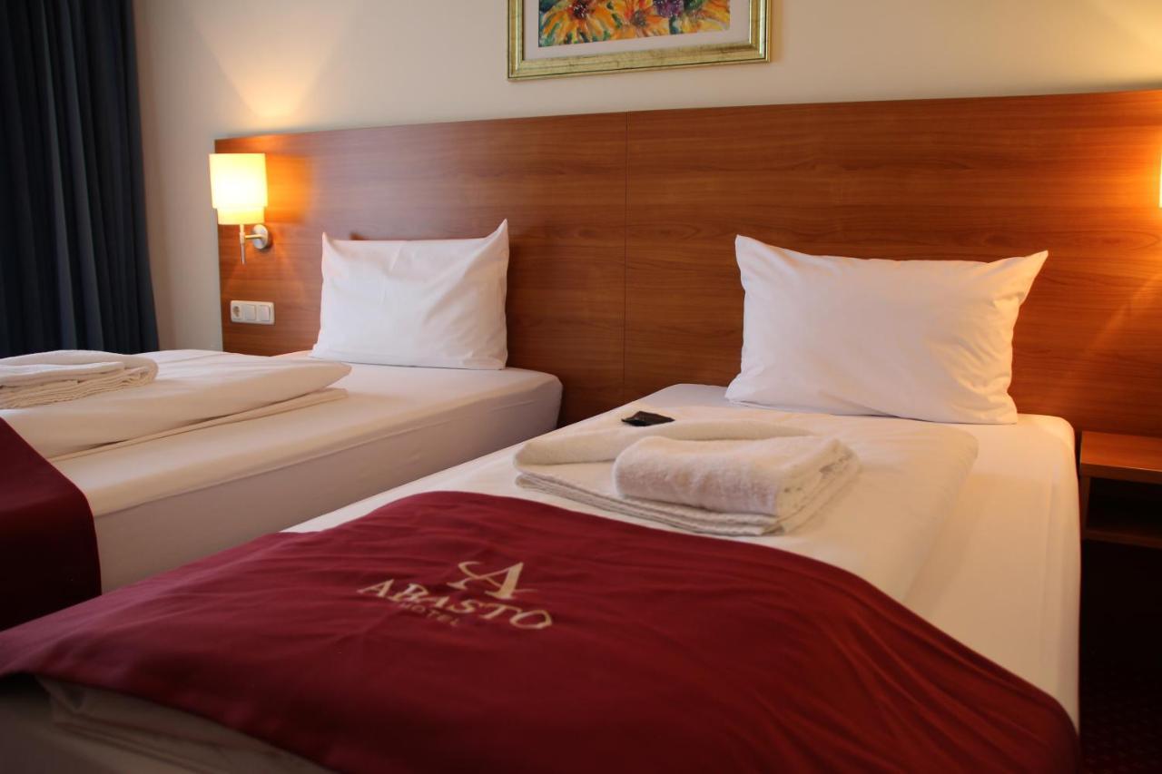 Abasto Hotel Eichenau Екстер'єр фото