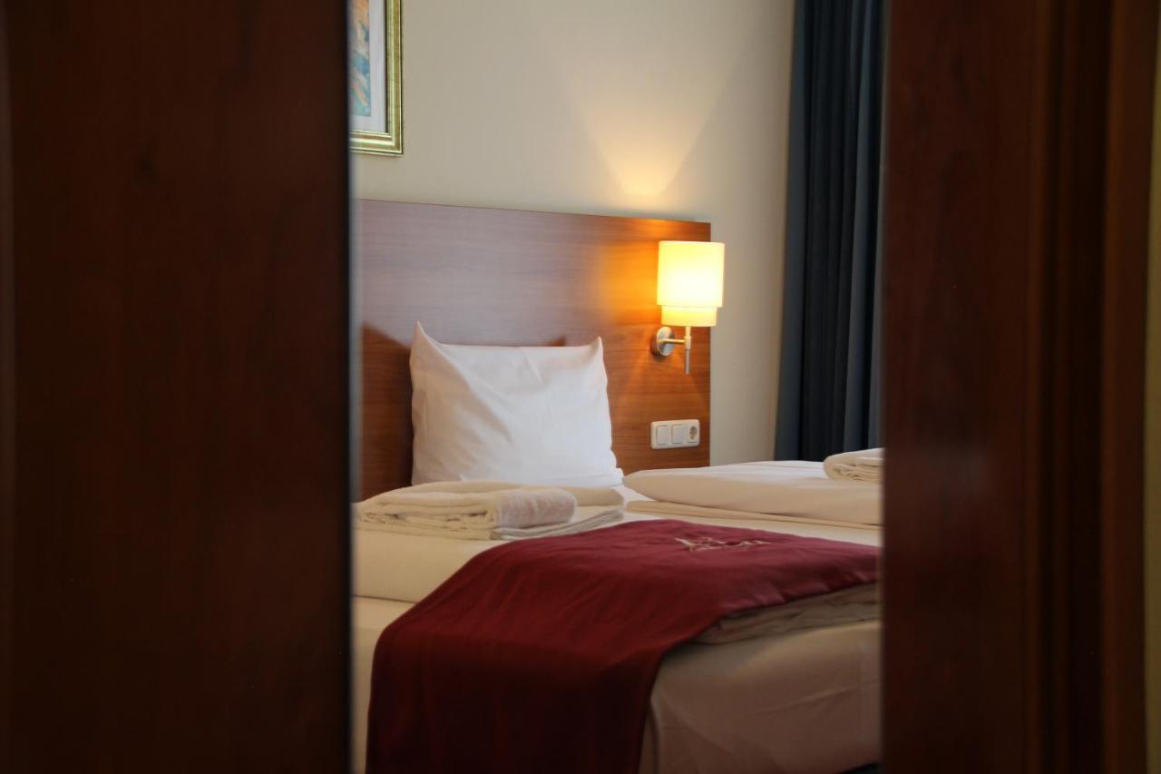 Abasto Hotel Eichenau Екстер'єр фото