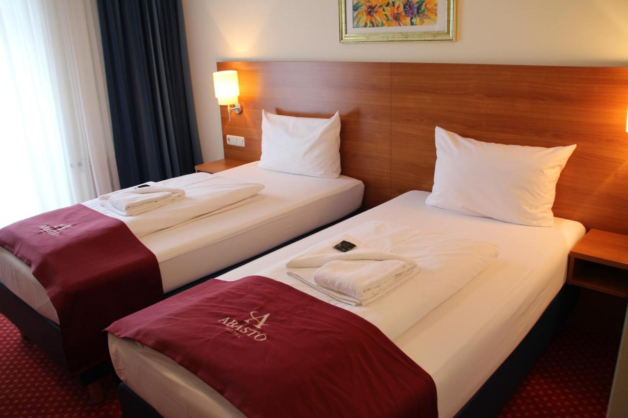 Abasto Hotel Eichenau Екстер'єр фото